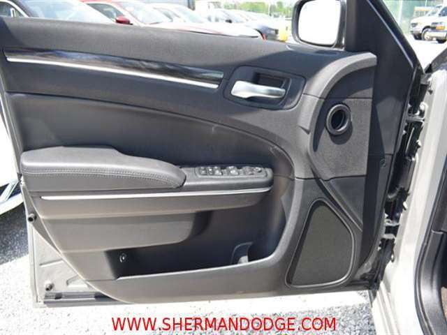 Chrysler 300 2017 photo 10